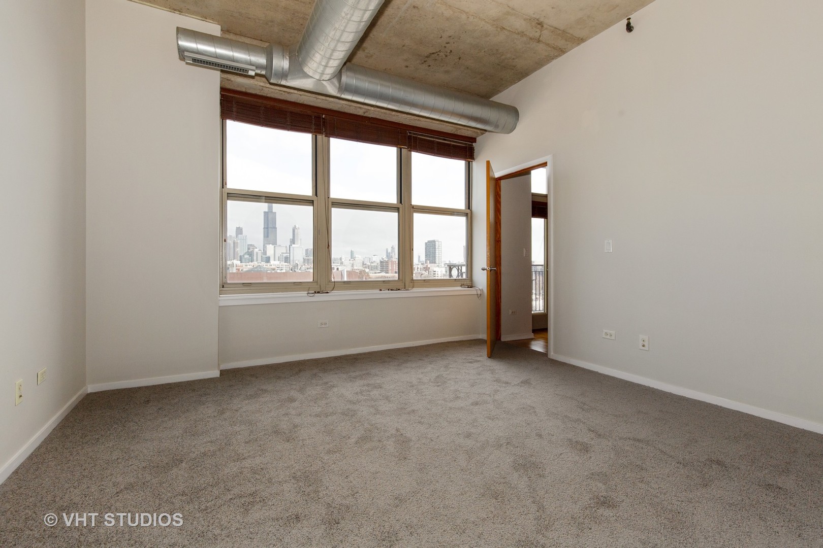 6 South Laflin Street, Unit 807S Chicago, IL 60607 - Photo 6 of 18 an empty room with a window