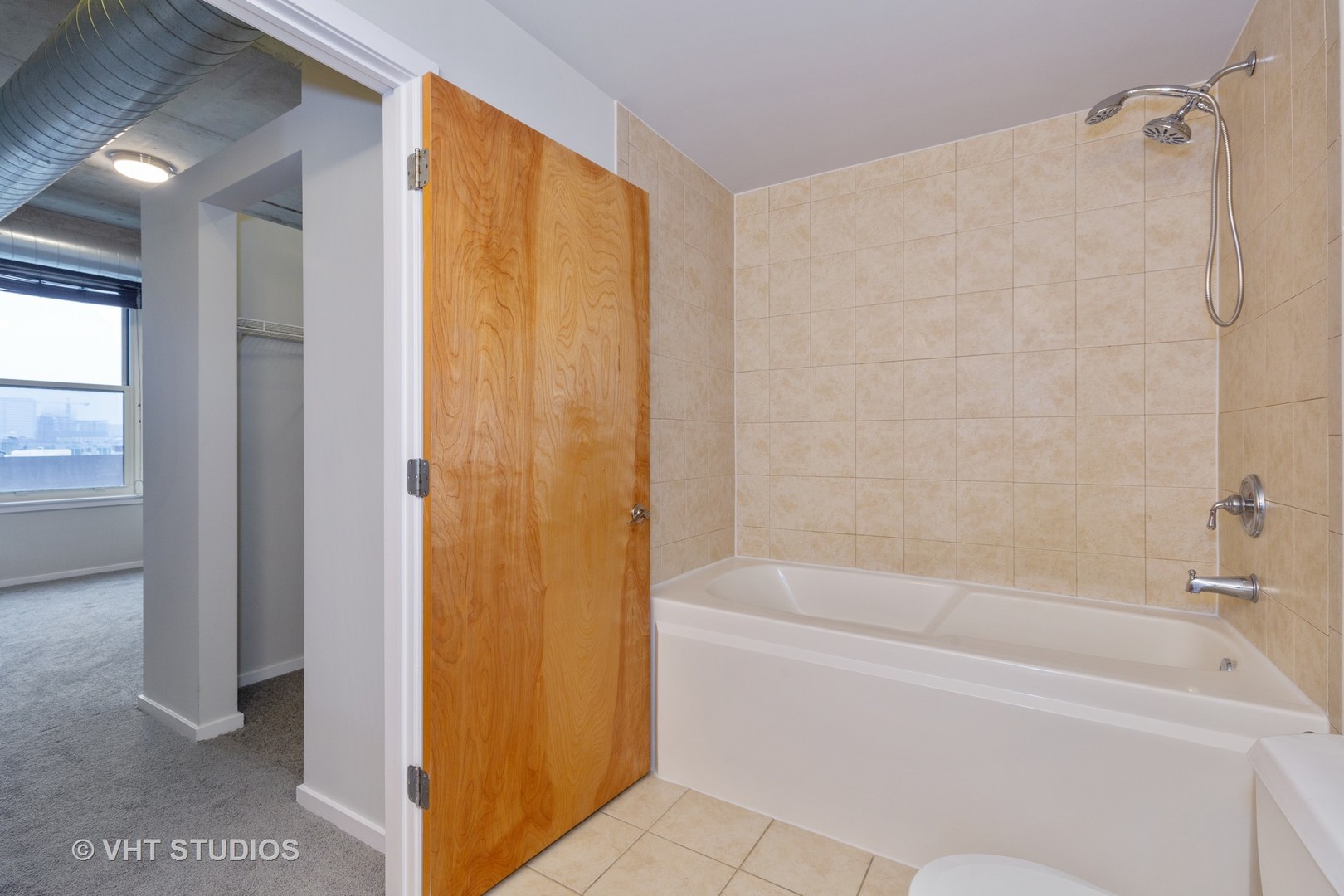 6 South Laflin Street, Unit 807S Chicago, IL 60607 - Photo 10 of 18 a bathroom with a bathtub and a shower