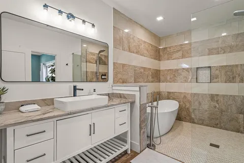 $650,000 | 500 West Sanford Street, Arlington, TX 76011