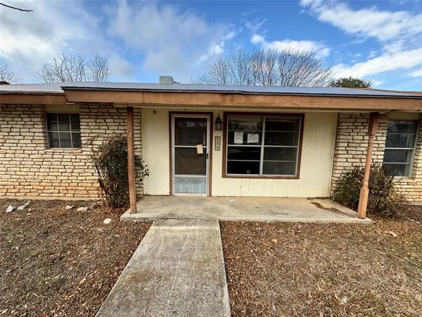 $106,115 | 235 North 12th Street, Junction, TX 76849