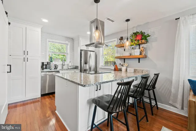 $3,400 | 110 East Rosemont Avenue, Alexandria, VA 22301