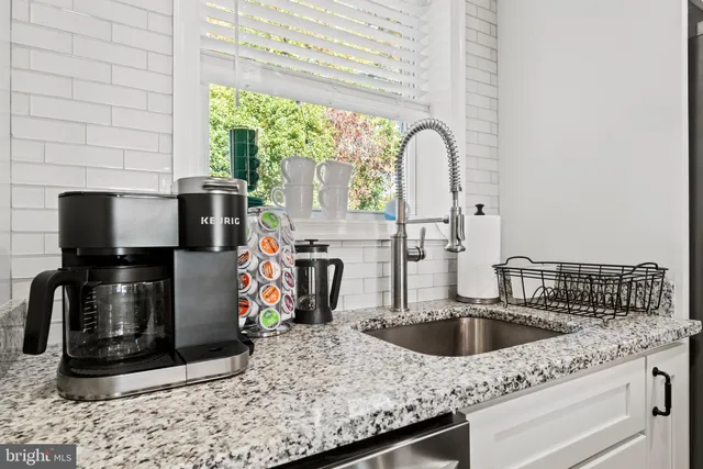 $3,400 | 110 East Rosemont Avenue, Alexandria, VA 22301