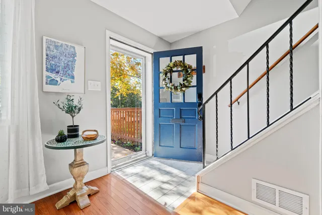 $3,400 | 110 East Rosemont Avenue, Alexandria, VA 22301