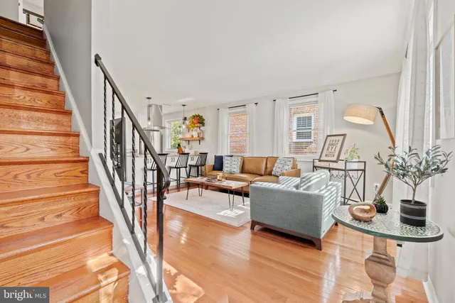 $3,400 | 110 East Rosemont Avenue, Alexandria, VA 22301