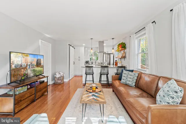 $3,400 | 110 East Rosemont Avenue, Alexandria, VA 22301