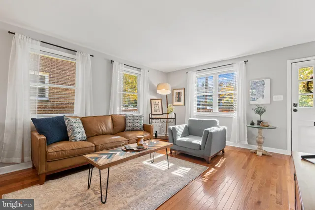 $3,400 | 110 East Rosemont Avenue, Alexandria, VA 22301