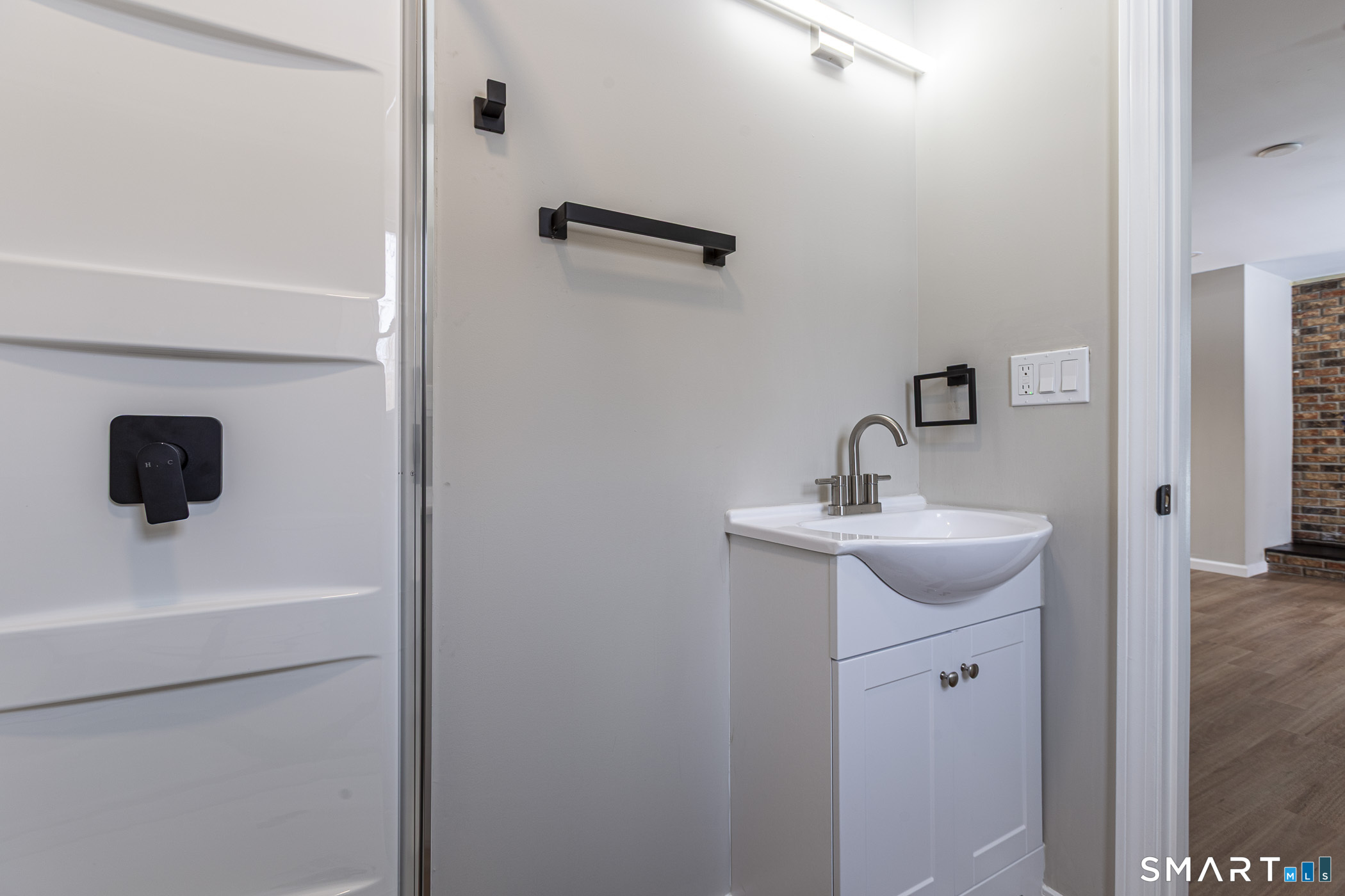 73 Abbe Road Windsor, CT 06095 - Photo 16 of 40