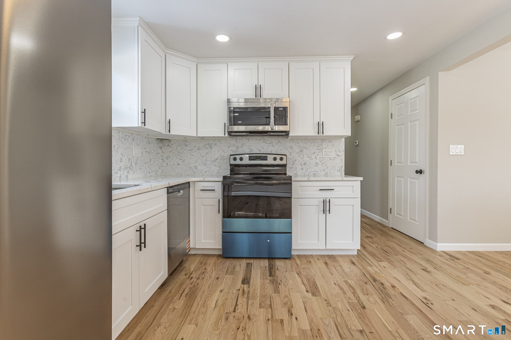 73 Abbe Road Windsor, CT 06095 - Photo 10 of 40 New Stainless Steel Appliances