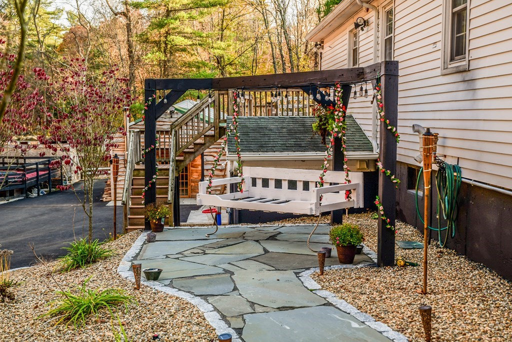 387 Putnam Hill Road Sutton, MA 01590 - Photo 4 of 42 Gallery Image 4