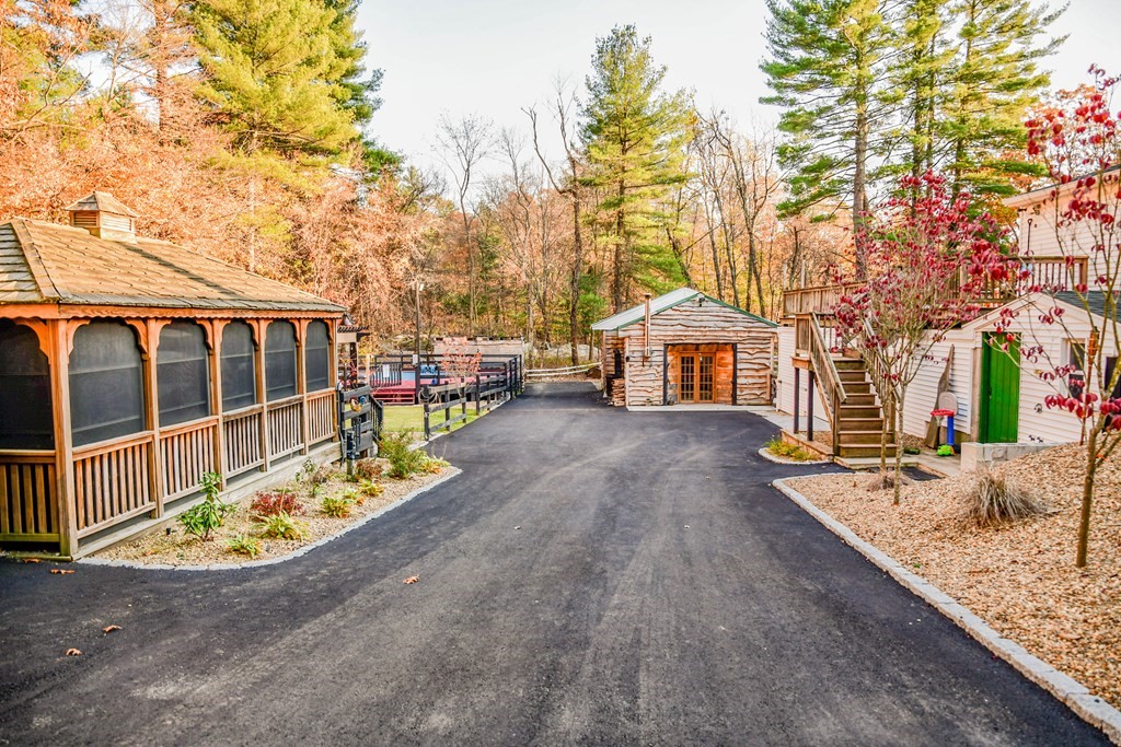 387 Putnam Hill Road Sutton, MA 01590 - Photo 5 of 42 Gallery Image 5