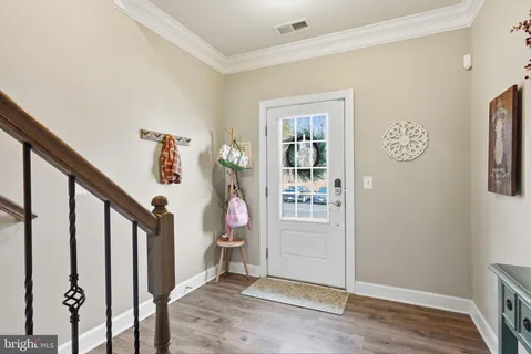 a view of an entryway with workspace