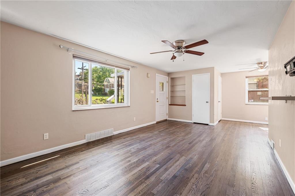 1059 Connor Road Pittsburgh, PA 15234 - Photo 3 of 26 Gallery Image 3