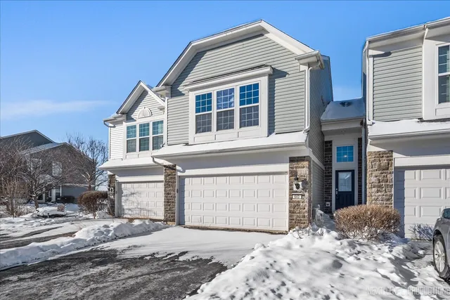 $2,600 | 643 Hawley Drive, Unit 643, Oswego, IL 60543