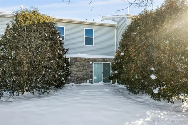 $2,600 | 643 Hawley Drive, Unit 643, Oswego, IL 60543