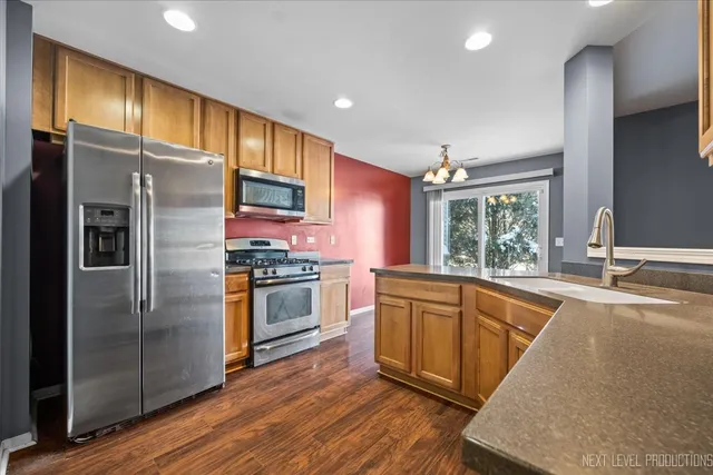 $2,600 | 643 Hawley Drive, Unit 643, Oswego, IL 60543