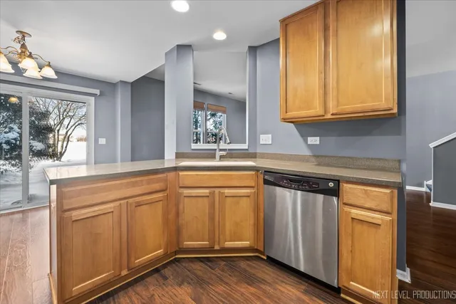 $2,600 | 643 Hawley Drive, Unit 643, Oswego, IL 60543