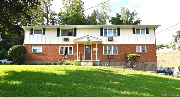 $1,700 | 1805 Parr Lake Drive, Unit 18E, Newburgh, NY 12550