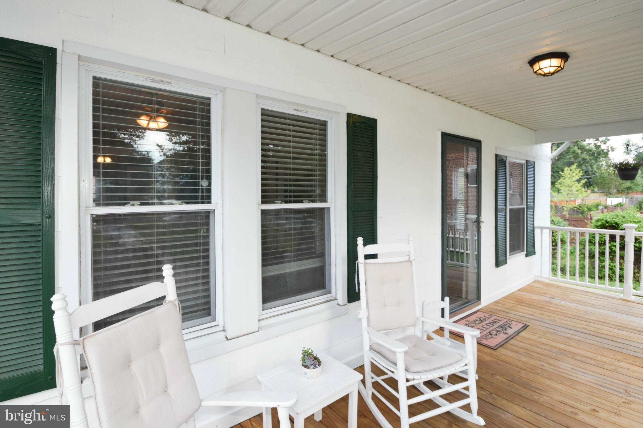 Long Front Porch)