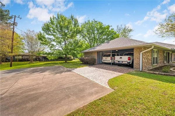 $300,000 | 43 Vit Road, Pineville, LA 71360