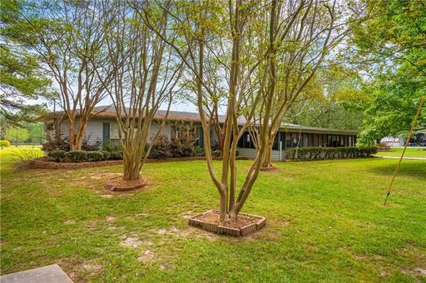$300,000 | 43 Vit Road, Pineville, LA 71360
