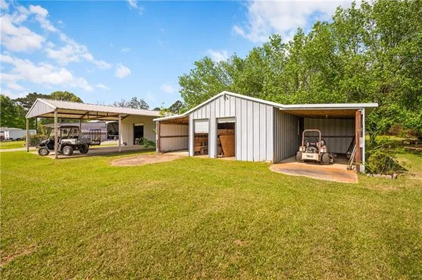 $300,000 | 43 Vit Road, Pineville, LA 71360