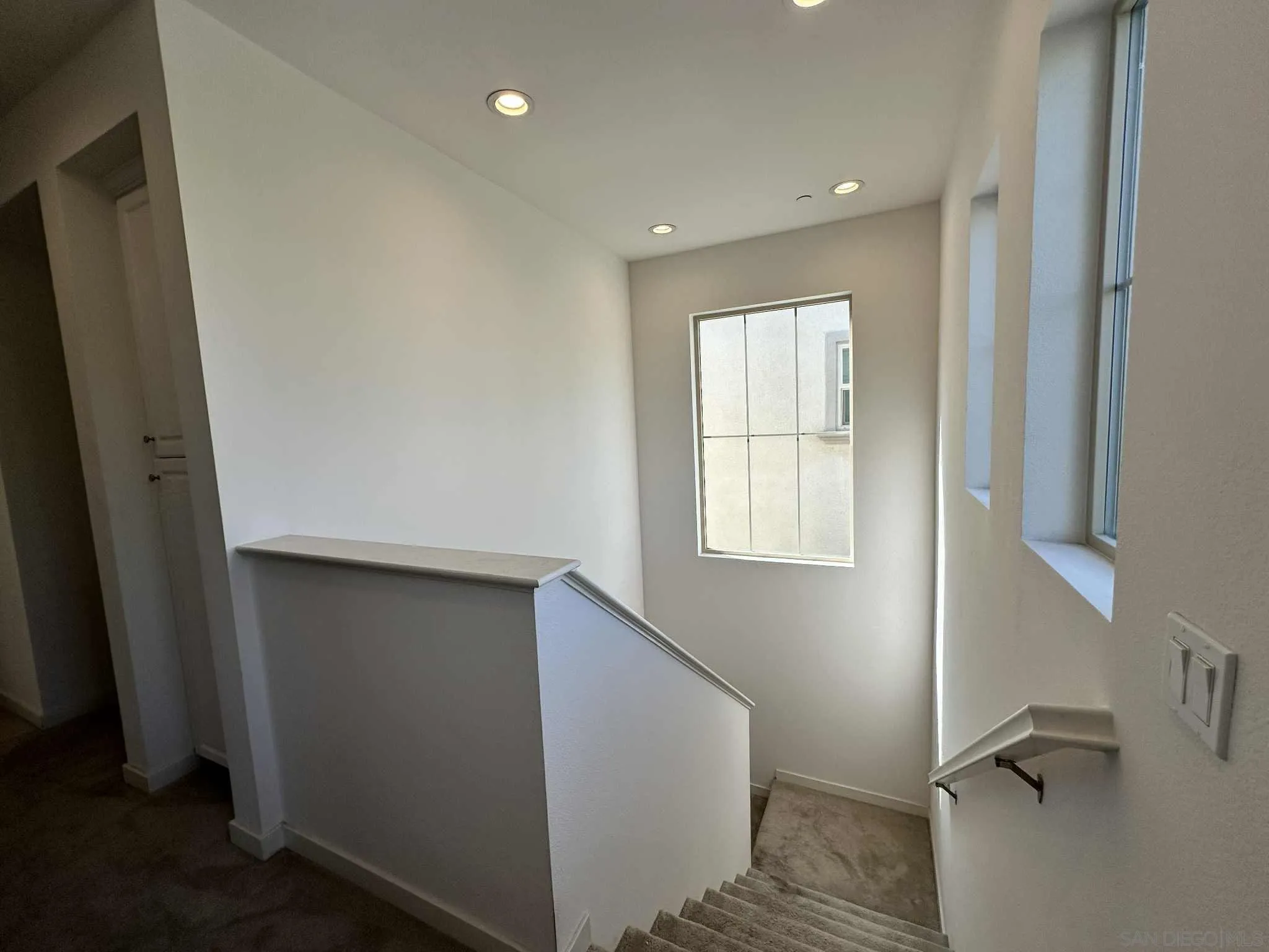 1958 P.º Lugo Chula Vista, CA 91913 - Photo 21 of 68 a view of entryway with workspace