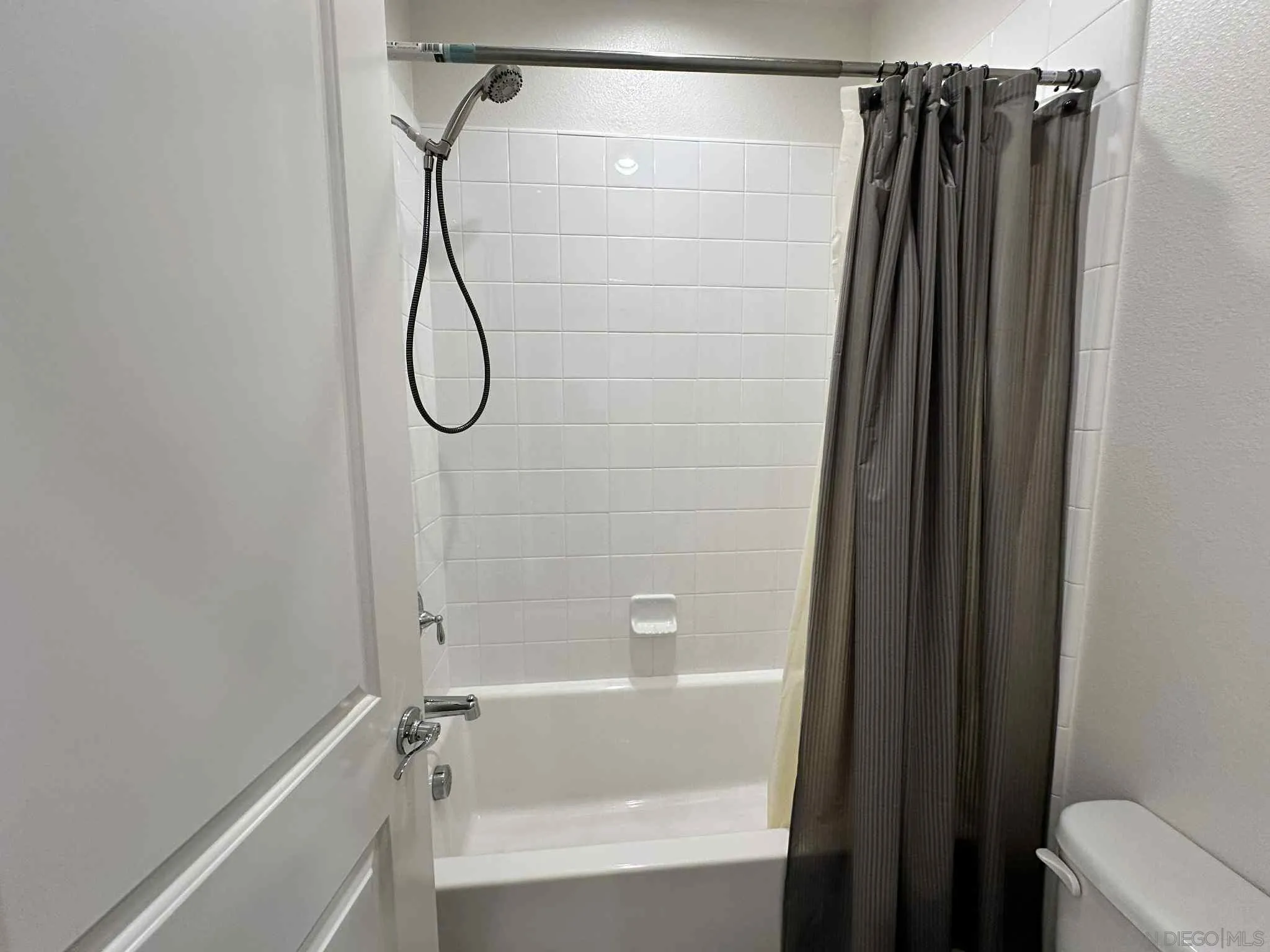1958 P.º Lugo Chula Vista, CA 91913 - Photo 25 of 68 a bathroom with a shower and a bath tub