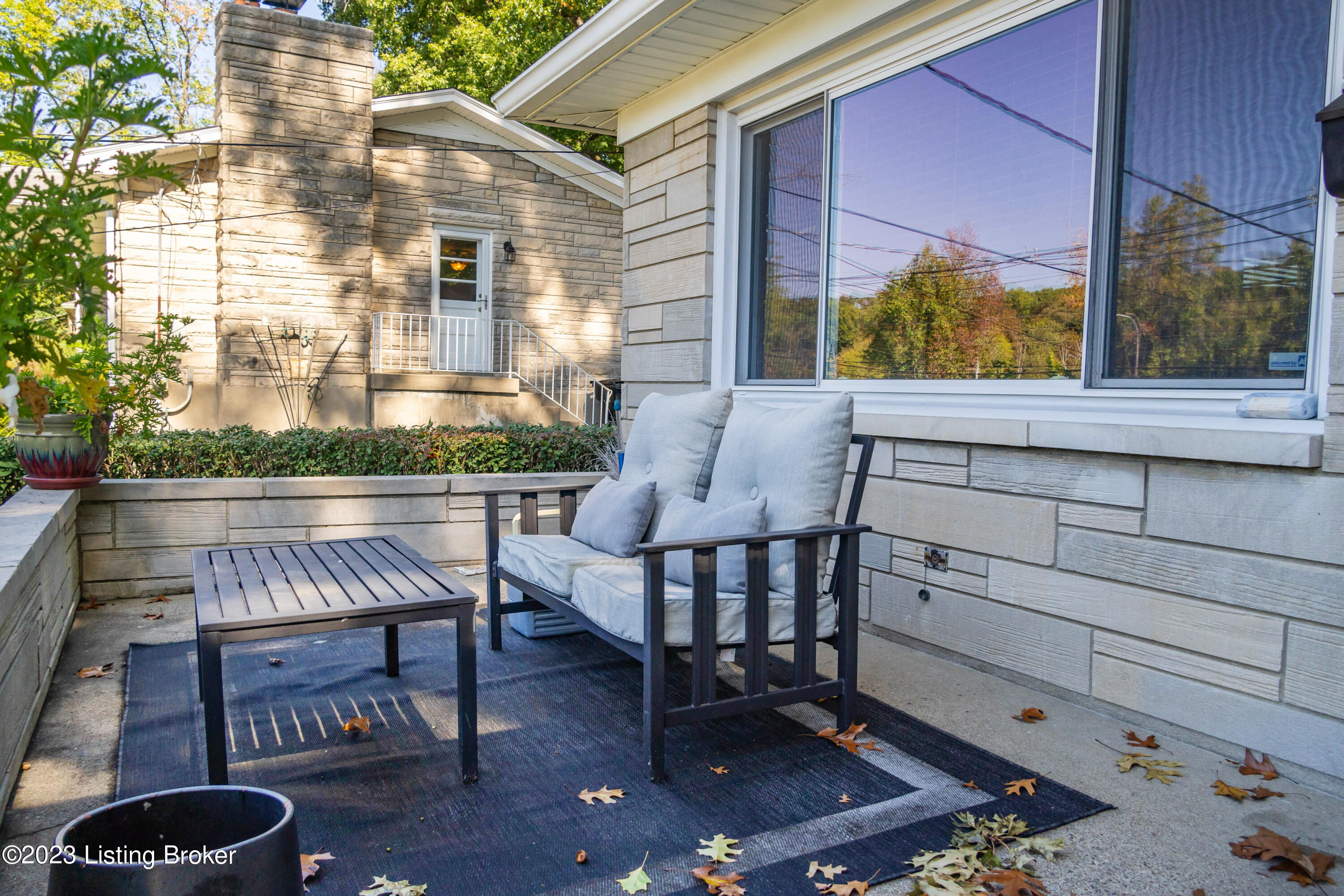 5343 New Cut Road Louisville, KY 40214 - Photo 5 of 32 Front Porch