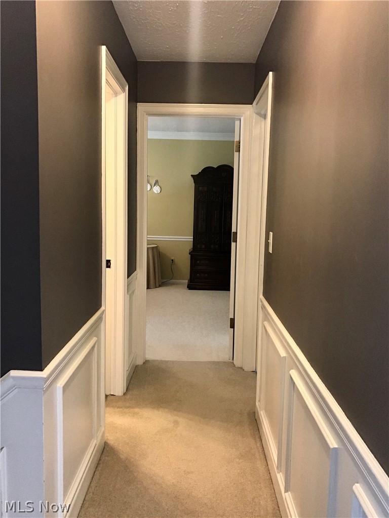2231 Middleton Road Hudson, OH 44236 - Photo 15 of 28 Hallway to Master Bedroom