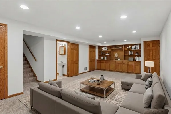 $360,000 | 2546 Heritage Court, Geneva, IL 60134