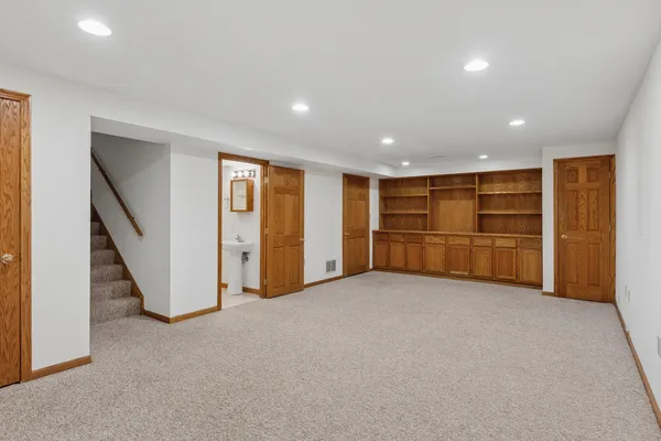 $360,000 | 2546 Heritage Court, Geneva, IL 60134