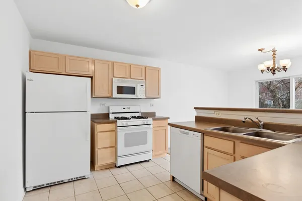 $360,000 | 2546 Heritage Court, Geneva, IL 60134