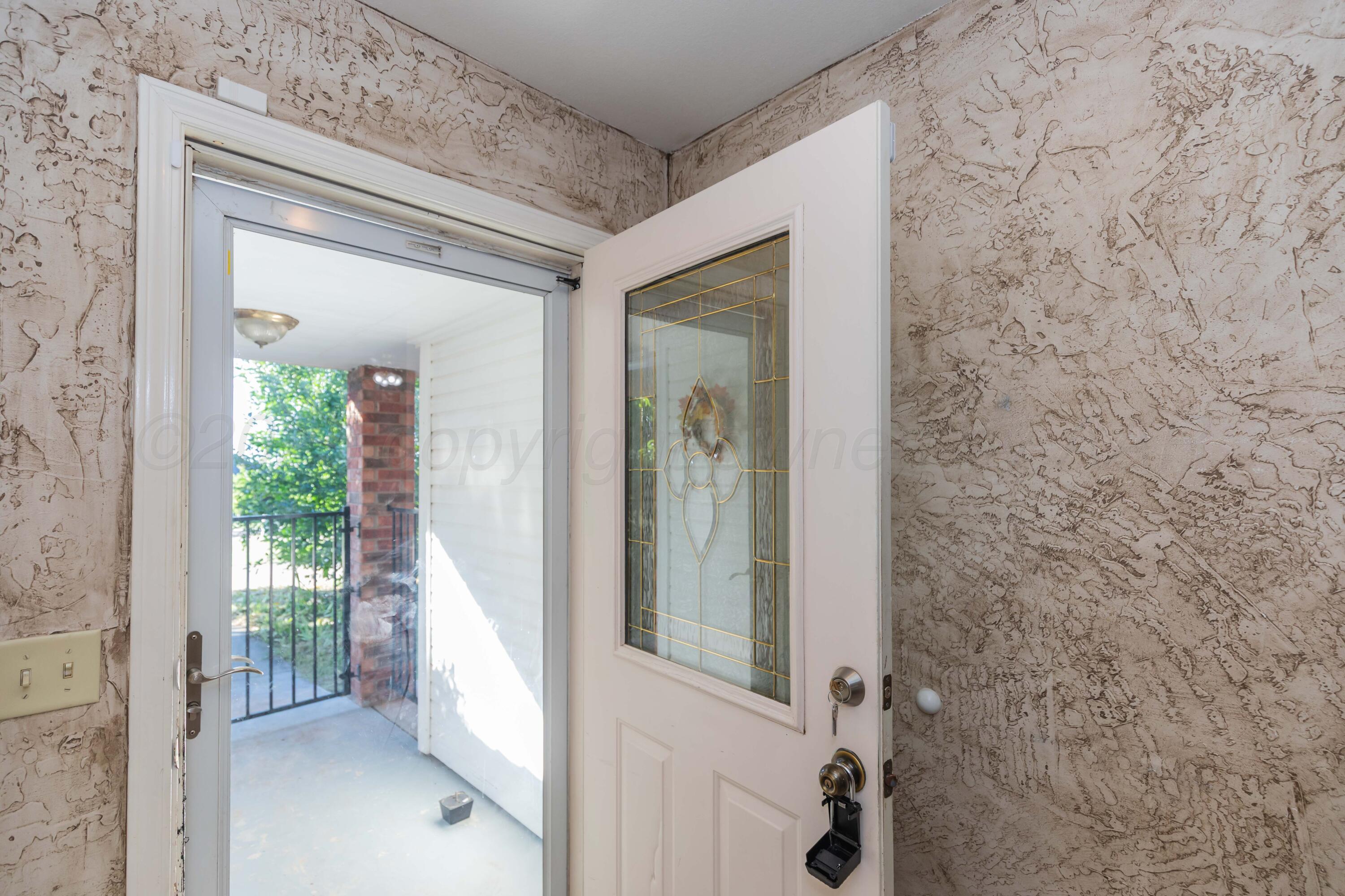 5230 Royce Drive Amarillo, TX 79110 - Photo 4 of 57 a view of a bathroom