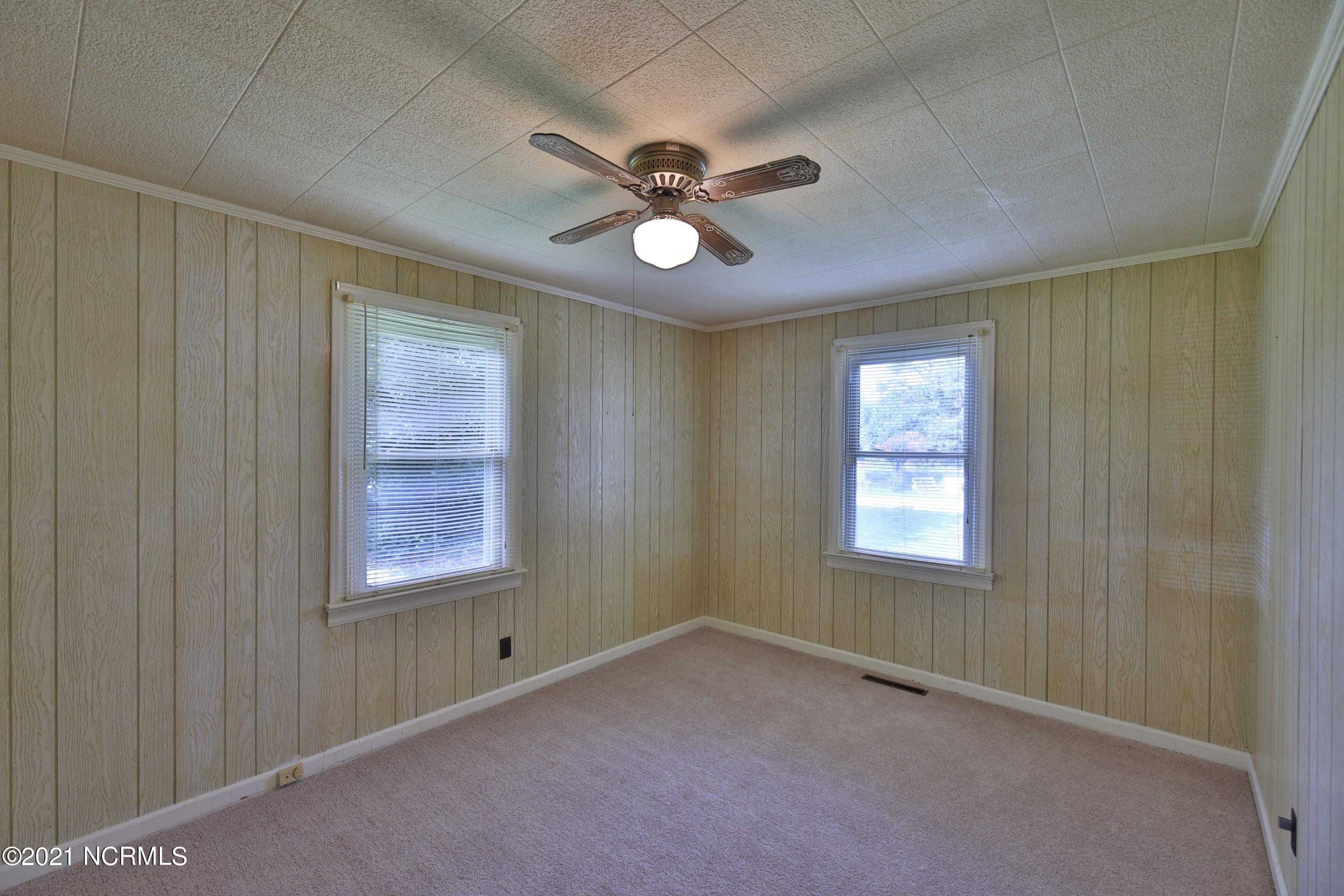 476 High School Road Teachey, NC 28464 - Photo 21 of 39 Bedroom 2