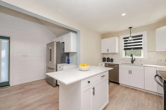 $649,900 | 49 Millville Street, Salem, NH 03079