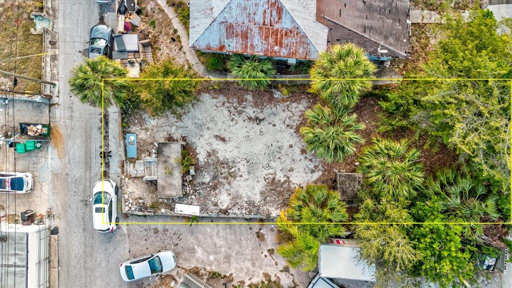 Athens Street Tarpon Springs, FL 34689 - Photo 2 of 20 a backyard of a house with lots of green space and fountain