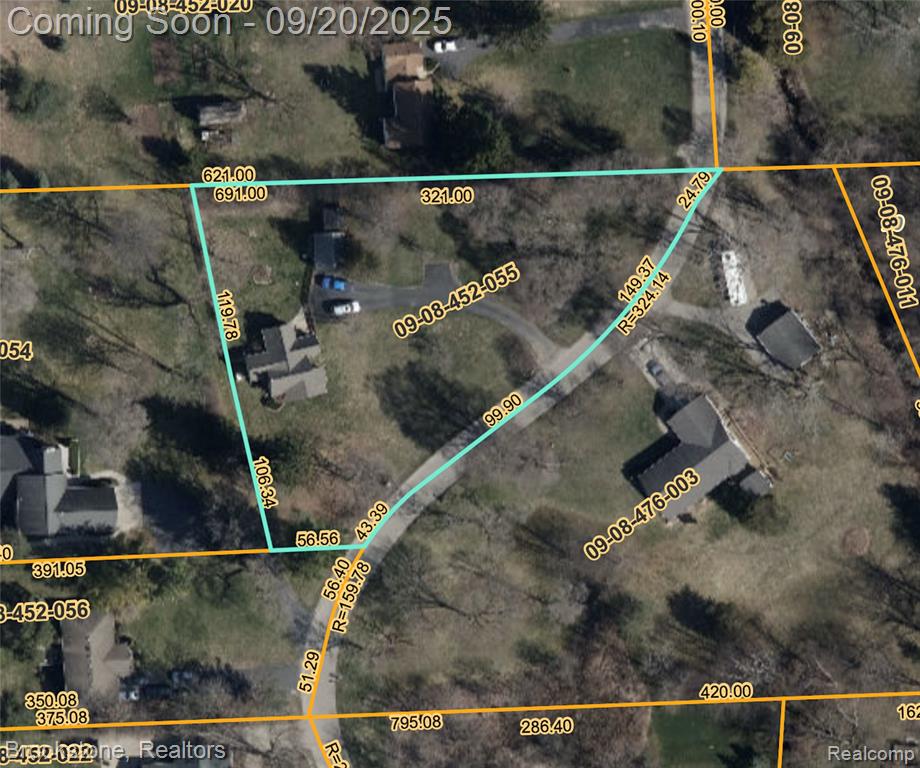 810 Beardon Road Lake Orion, MI 48362 - Photo 3 of 31
