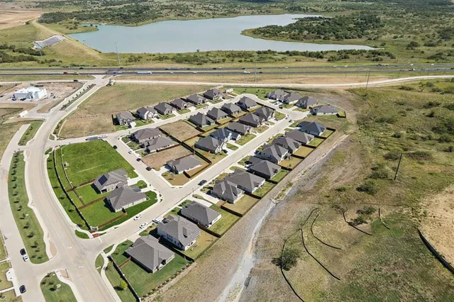 $564,900 | 729 Carriage Hl Road, Midlothian, TX 76065