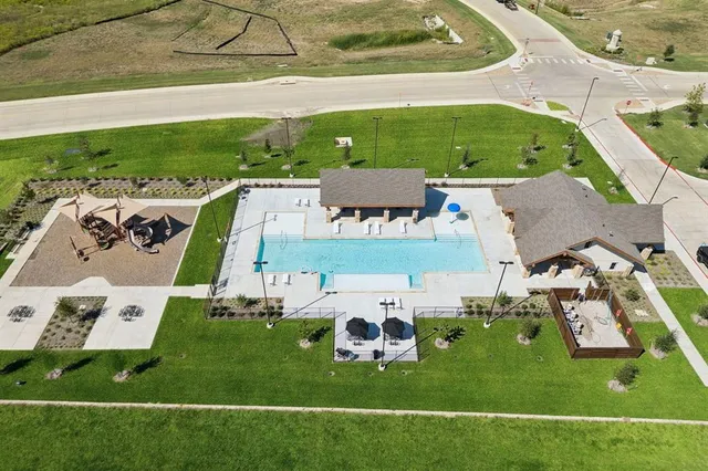 $564,900 | 729 Carriage Hl Road, Midlothian, TX 76065