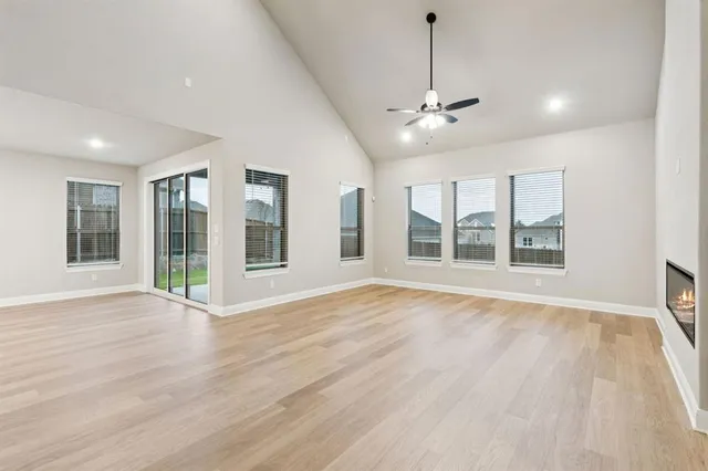 $564,900 | 729 Carriage Hl Road, Midlothian, TX 76065