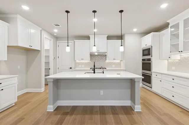 $564,900 | 729 Carriage Hl Road, Midlothian, TX 76065