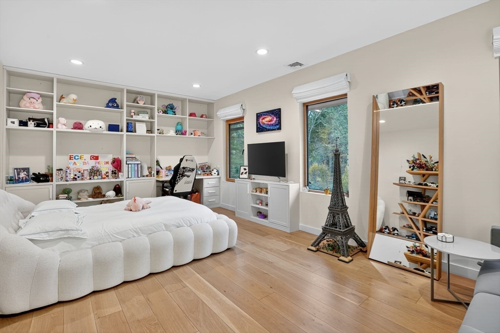 15 Myles Standish Road Weston, MA 02493 - Photo 20 of 36