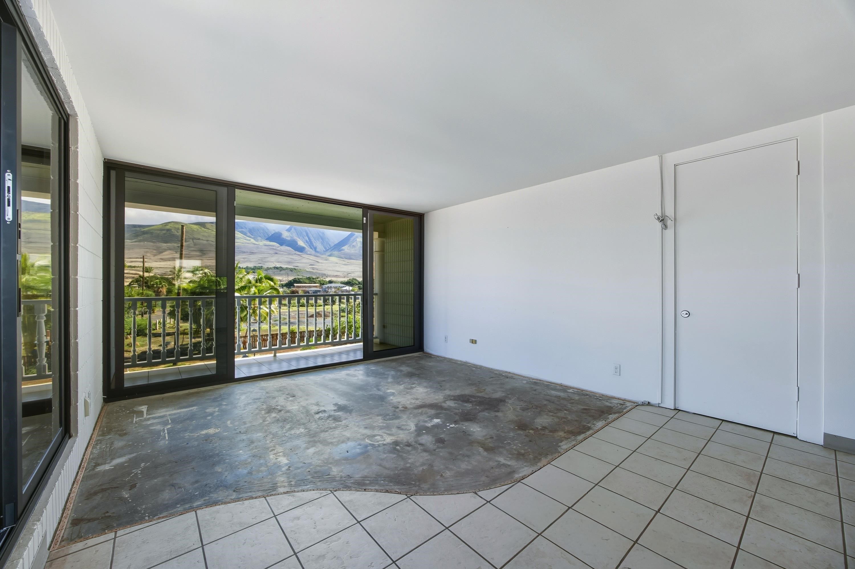 475 Front Street, Unit 334 Lahaina, HI 96761 - Photo 13 of 36 a view of an empty room with a window