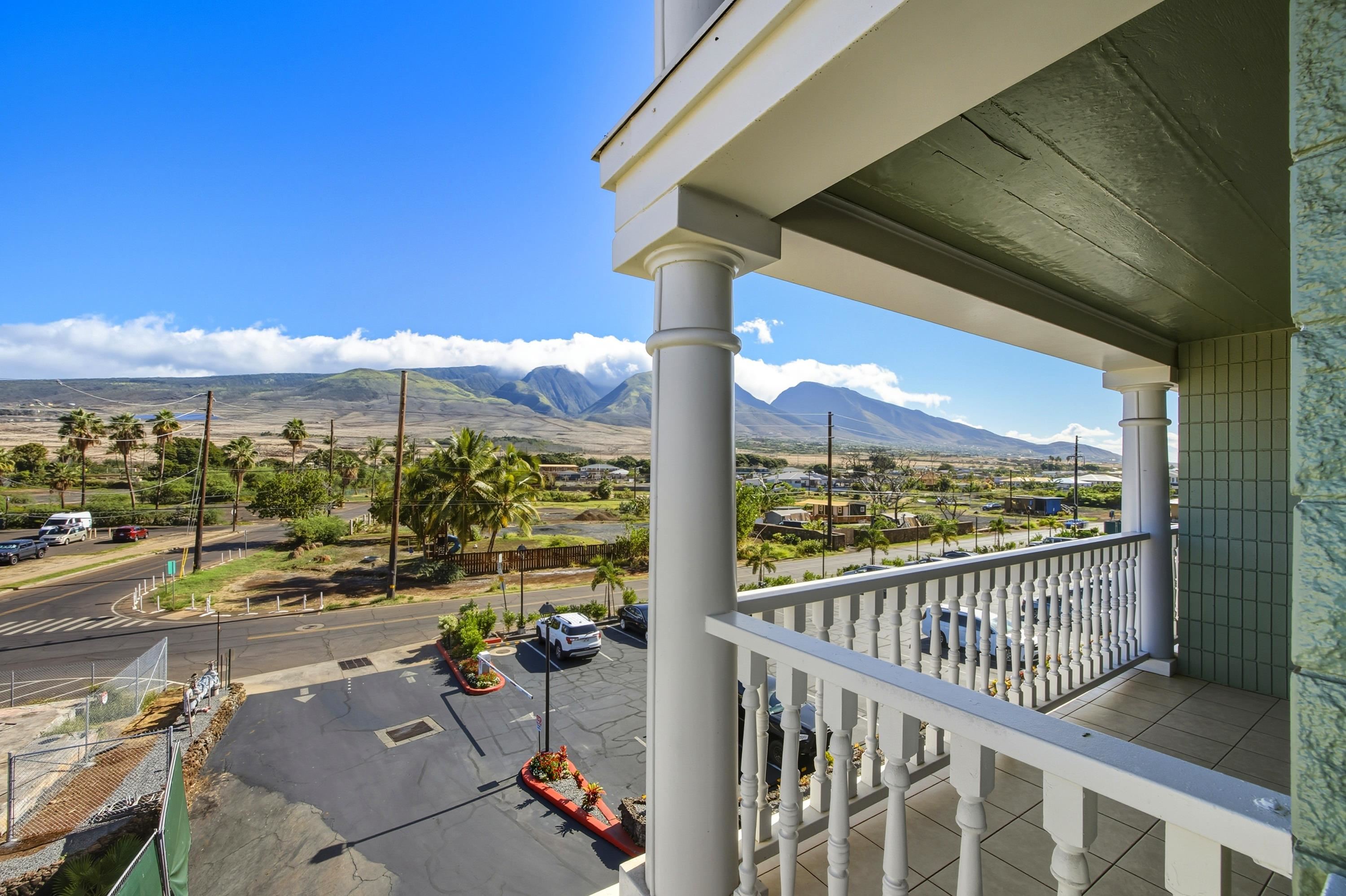 475 Front Street, Unit 334 Lahaina, HI 96761 - Photo 8 of 36 a view of a porch with wooden floor