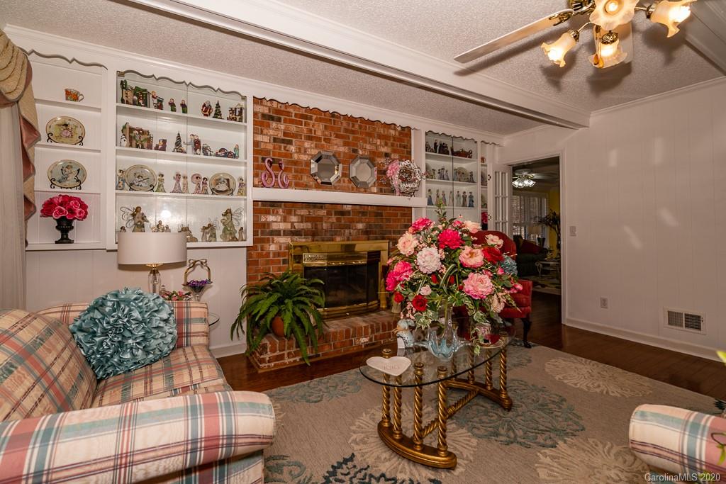 2901 (3 Acres) Screaming Eagle Road Lugoff, SC 29078 - Photo 29 of 48 a living room with furniture and flowers