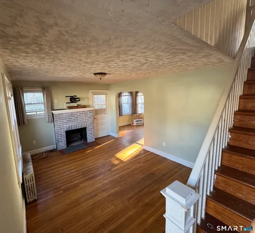 $279,900 | 11 Ford Avenue, Norwich, CT 06360