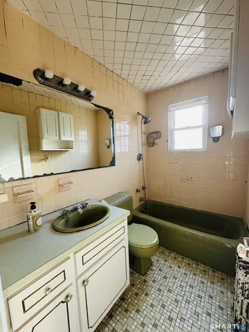 $279,900 | 11 Ford Avenue, Norwich, CT 06360