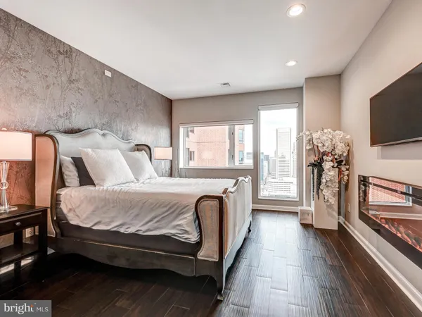 $715,000 | 10 East Lee Street, Unit 2402, Baltimore, MD 21202