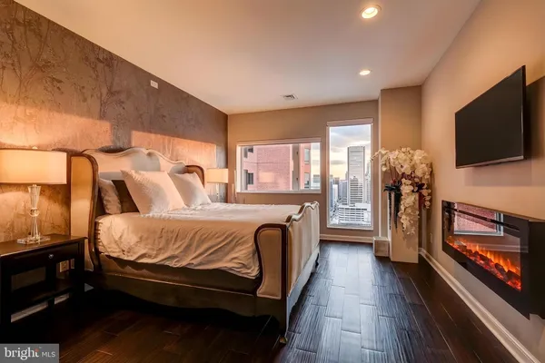 $715,000 | 10 East Lee Street, Unit 2402, Baltimore, MD 21202