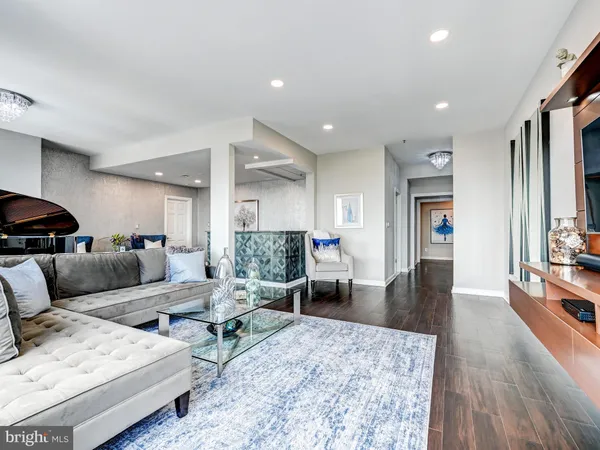 $715,000 | 10 East Lee Street, Unit 2402, Baltimore, MD 21202